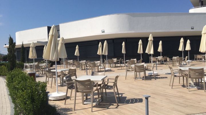 AMPHY AVENUE - Cocktail Bar & Food Court 